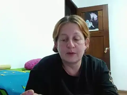 Snapshot of ViioletaMora chatting on 18, 12, 2025 ViioletaMora online show from 18, 12, 2025