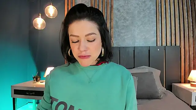 Hannah Borbon online show from 10, 3, 2025