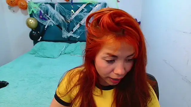 Snapshot of Aylinn_diaz chatting on 28, 10, 2025 Aylinn diaz online show from 28, 10, 2025