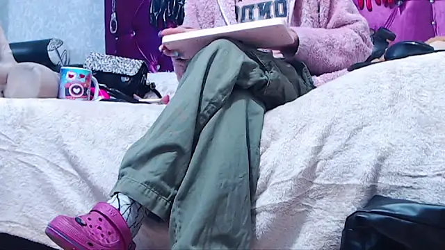 AyshaScott online show from 6, 4, 2026