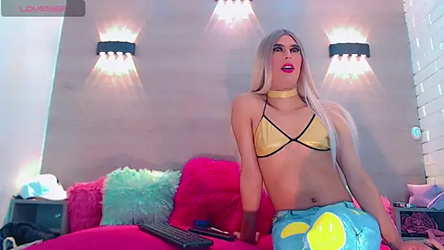 Daniela Pink  online show from 15, 2, 2025