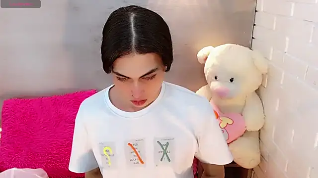 Daniela Pink  online show from 28, 9, 2025