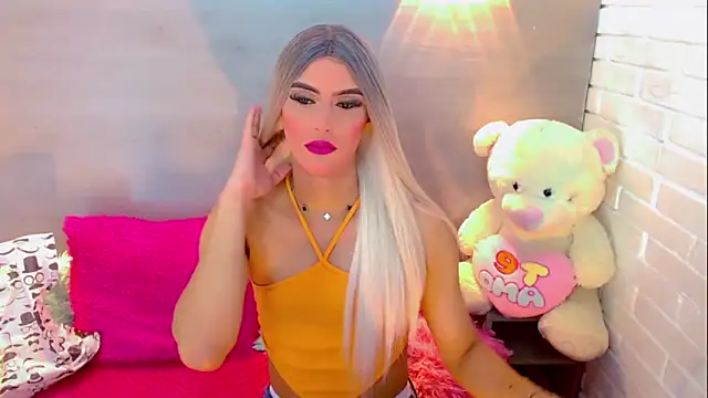 Daniela Pink  online show from 2, 12, 2025