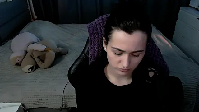 KiraYammy online show from 4, 3, 2026