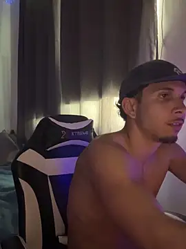 Snapshot of privpunhetinha01 chatting on 10, 9, 2025 privpunhetinha01 online show from 10, 9, 2025