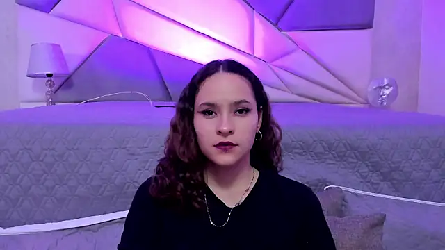 AnnyThompson  online show from 8, 2, 2025