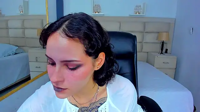 AnnyThompson  online show from 26, 9, 2025