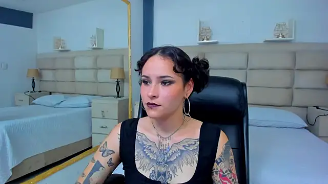 AnnyThompson  online show from 17, 10, 2025