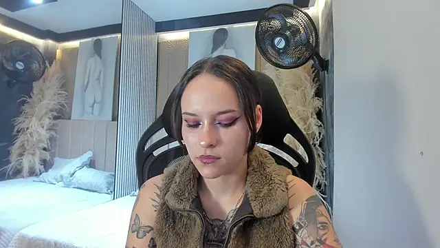 AnnyThompson  online show from 27, 3, 2026