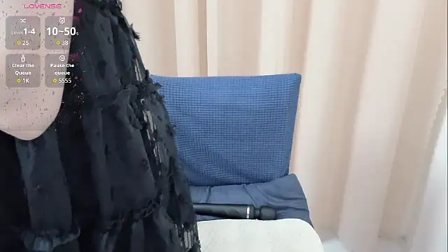 Snapshot of KaleAnisa chatting on 14, 11, 2025 KaleAnisa online show from 14, 11, 2025