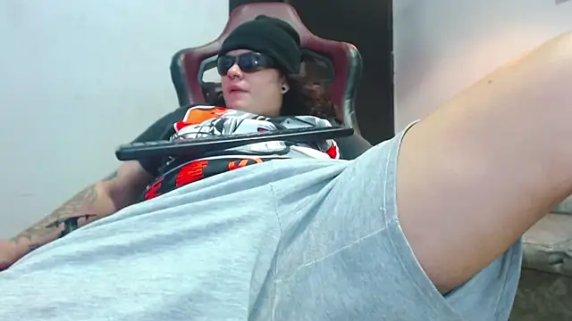 Snapshot of snowflake_xxx chatting on 15, 11, 2025 snowflake xxx online show from 15, 11, 2025