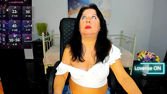 Snapshot of Julia_Dean chatting on 15, 5, 2026 Julia Dean online show from 15, 5, 2026