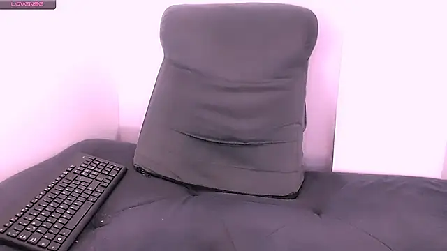 sofi-rojas1 online show from 1, 4, 2026