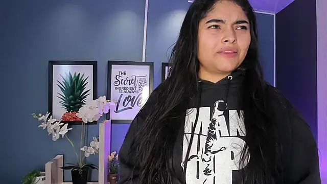 Snapshot of GiselOrtiz chatting on 4, 3, 2025 GiselOrtiz online show from 4, 3, 2025