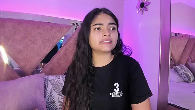 Snapshot of GiselOrtiz chatting on 5, 3, 2025 GiselOrtiz online show from 5, 3, 2025