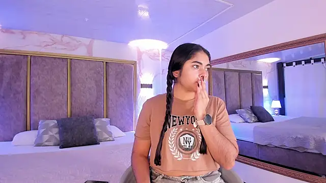 Snapshot of GiselOrtiz chatting on 5, 11, 2025 GiselOrtiz online show from 5, 11, 2025