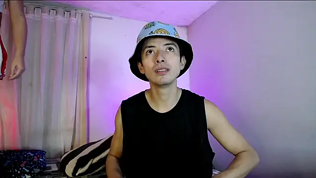 Snapshot of Pinkandyellowpokemon chatting on 23, 12, 2025 Pinkandyellowpokemon online show from 23, 12, 2025