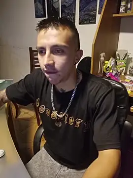 Snapshot of rogert_xx chatting on 11, 11, 2025 rogert xx online show from 11, 11, 2025