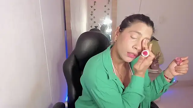 Snapshot of hellensexy chatting on 25, 1, 2025 hellensexy online show from 25, 1, 2025