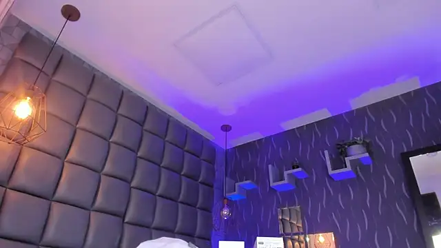 megan woll online show from 24, 2, 2026