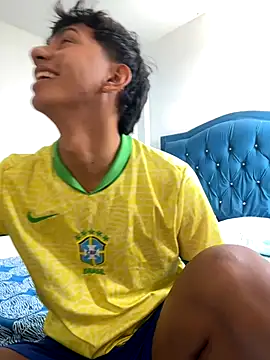 Leonarrrd 01 online show from 12, 10, 2025