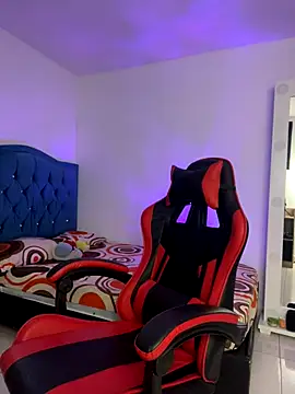 Leonarrrd 01 online show from 3, 11, 2025