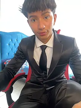 Leonarrrd 01 online show from 7, 11, 2025