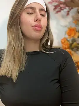 Snapshot of ValerieHilton chatting on 7, 12, 2024 ValerieHilton online show from 7, 12, 2024
