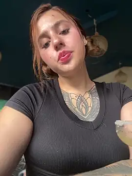 Snapshot of ValerieHilton chatting on 1, 3, 2025 ValerieHilton online show from 1, 3, 2025