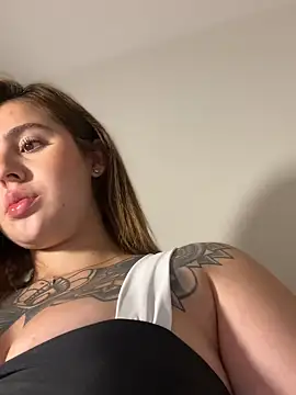 Snapshot of ValerieHilton chatting on 21, 3, 2025 ValerieHilton online show from 21, 3, 2025