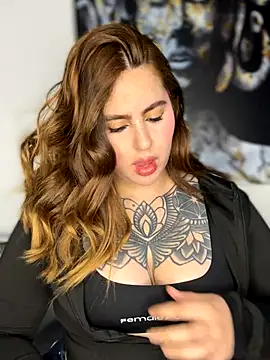 Snapshot of ValerieHilton chatting on 1, 10, 2025 ValerieHilton online show from 1, 10, 2025