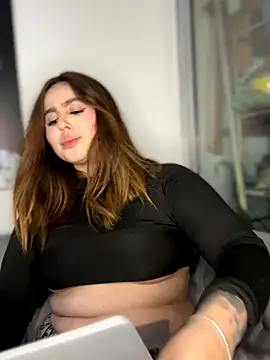 Snapshot of ValerieHilton chatting on 19, 10, 2025 ValerieHilton online show from 19, 10, 2025