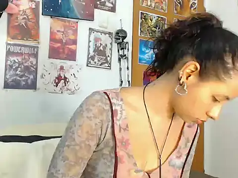 Snapshot of kiaraleono1302 chatting on 16, 12, 2025 kiaraleono1302 online show from 16, 12, 2025