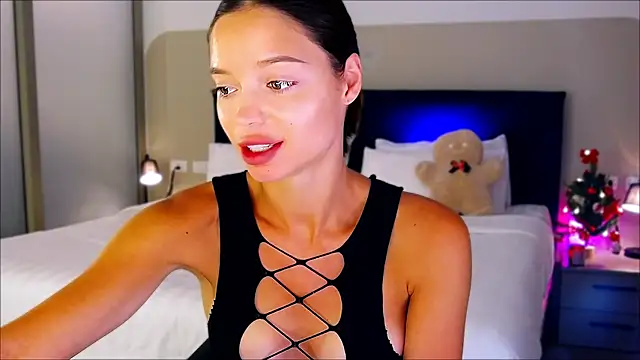 Snapshot of wow_Mia chatting on 12, 1, 2025 wow Mia online show from 12, 1, 2025