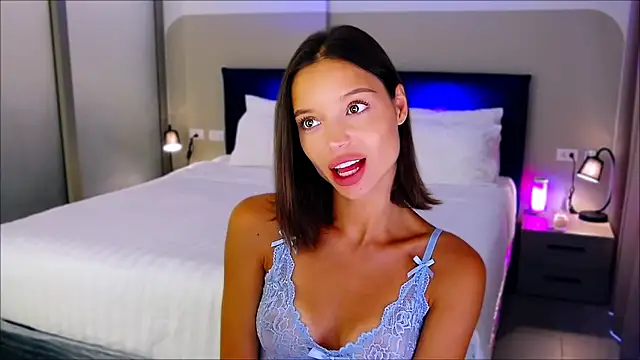 Snapshot of wow_Mia chatting on 14, 2, 2025 wow Mia online show from 14, 2, 2025