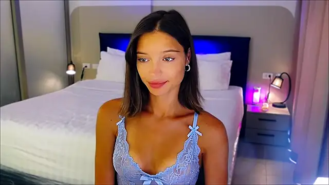 Snapshot of wow_Mia chatting on 19, 2, 2025 wow Mia online show from 19, 2, 2025