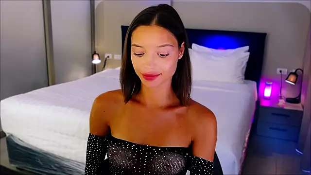 Snapshot of wow_Mia chatting on 21, 2, 2025 wow Mia online show from 21, 2, 2025