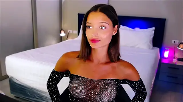 Snapshot of wow_Mia chatting on 21, 2, 2025 wow Mia online show from 21, 2, 2025