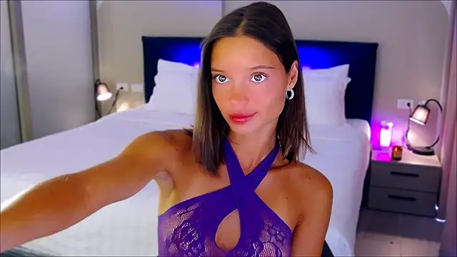 Snapshot of wow_Mia chatting on 3, 3, 2025 wow Mia online show from 3, 3, 2025