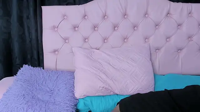 Snapshot of Applehot_LRR chatting on 8, 2, 2025 Applehot LRR online show from 8, 2, 2025