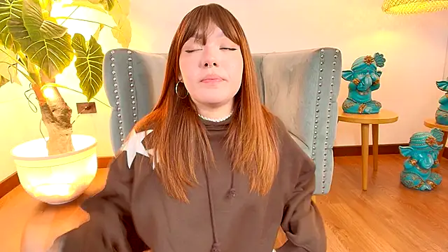 Snapshot of Fluffy_Bubble21 chatting on 5, 11, 2025 Fluffy Bubble21 online show from 5, 11, 2025