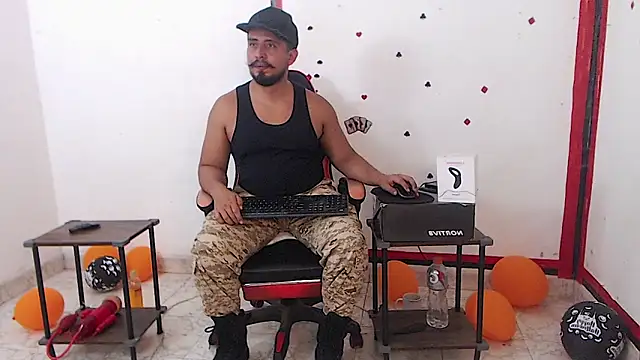 Snapshot of KalethBigDick chatting on 4, 11, 2025 KalethBigDick online show from 4, 11, 2025