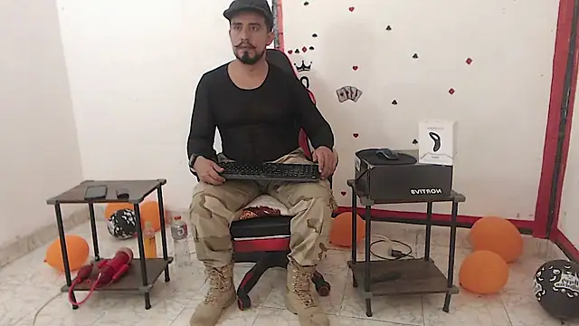 Snapshot of KalethBigDick chatting on 5, 11, 2025 KalethBigDick online show from 5, 11, 2025