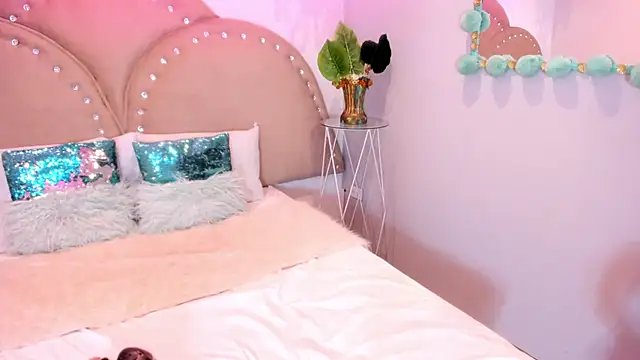 Snapshot of Miia_Thompsonn chatting on 1, 10, 2025 Miia Thompsonn online show from 1, 10, 2025