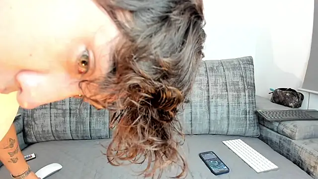 Snapshot of Adriien19 chatting on 20, 12, 2025 Adriien19 online show from 20, 12, 2025