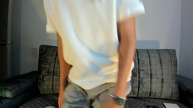 Snapshot of Adriien19 chatting on 23, 12, 2025 Adriien19 online show from 23, 12, 2025