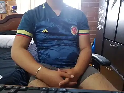 Snapshot of greeneyes999999999999 chatting on 24, 10, 2025 greeneyes999999999999 online show from 24, 10, 2025