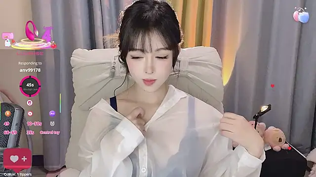 Snapshot of 7-Love chatting on 4, 10, 2025 7-Love online show from 4, 10, 2025