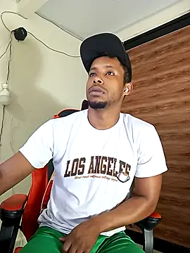 Snapshot of AlejoKhalifa_ chatting on 30, 9, 2025 AlejoKhalifa online show from 30, 9, 2025