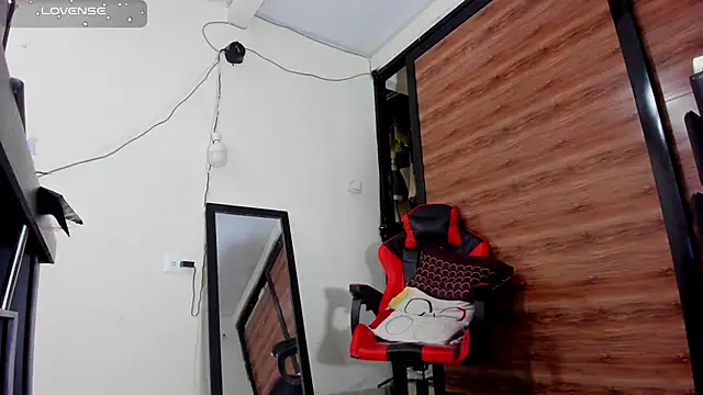 Snapshot of AlejoKhalifa_ chatting on 4, 10, 2025 AlejoKhalifa online show from 4, 10, 2025